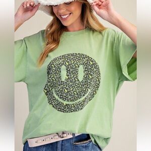 847 🌻 1 left EASEL HAPPY FACE green Apple PRINT WASHED COTTON TOP